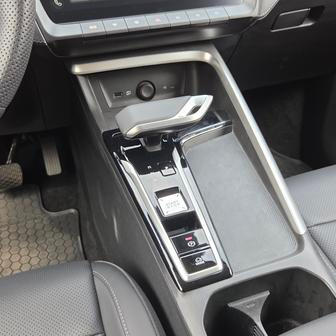 V době minimalistických voličů převodovky je páka v MG ZS zajímavou změnou.