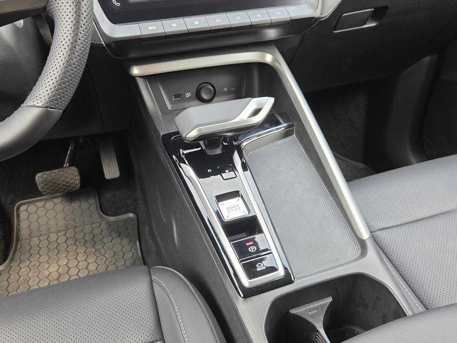 V době minimalistických voličů převodovky je páka v MG ZS zajímavou změnou.
