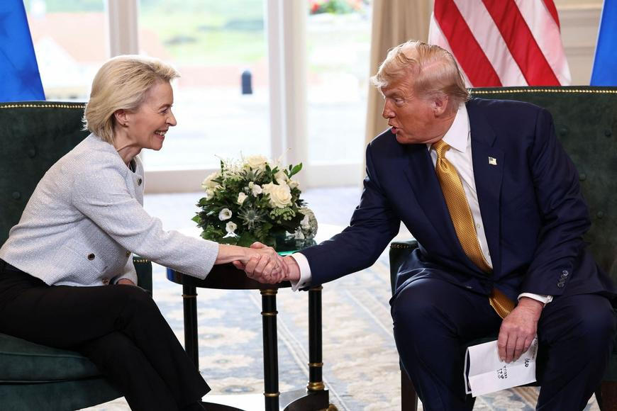 Trumpova administrativa tlačí na Evropu kvůli naftě, EU odmítá ustoupit