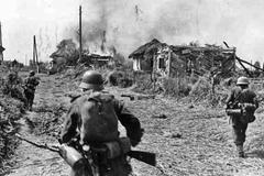 Russland, Gatnoje, Soldaten bei Besetzung einer Ortschaft