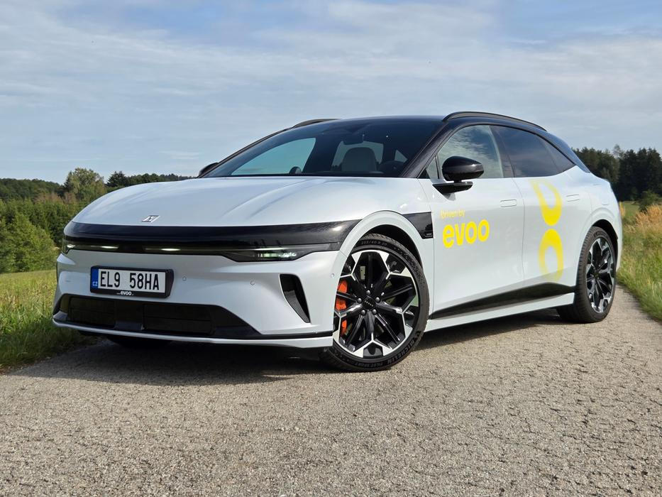 Na českém trhu lze čerstvě koupit čínské elektrické kombi Zeekr 7GT.