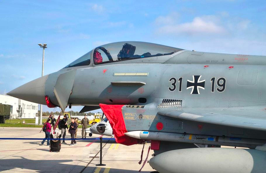 Letoun Eurofighter Typhoon, se kterým může německé letectvo sestřelit drony. 1. října 2026, Lielvarde, Lotyšsko.