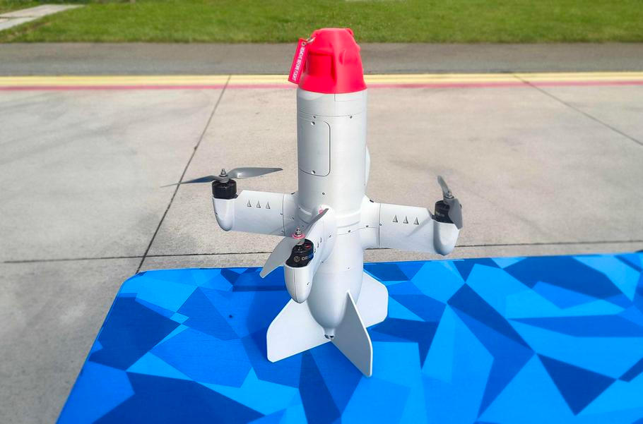 Dron interceptor nasazený proti větším nebezpečím a vyráběný firmou Origin Robotics, 1. října 2026 v Lielvarde, Lotyšsku.