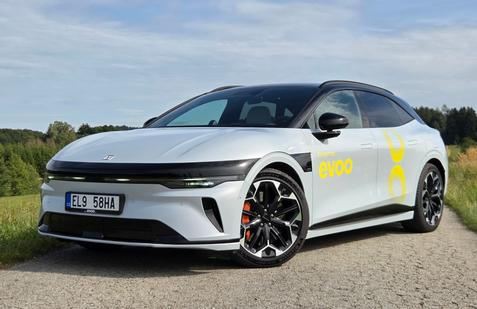 Na českém trhu lze čerstvě koupit čínské elektrické kombi Zeekr 7GT.
