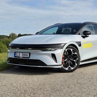 Na českém trhu lze čerstvě koupit čínské elektrické kombi Zeekr 7GT.