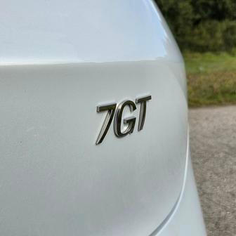 V Číně se auto jmenuje 007 GT (a nabízí se i jako sedan), v Evropě je to jen 7GT.