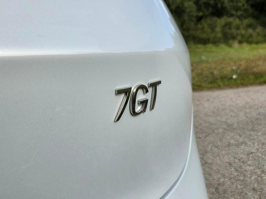 V Číně se auto jmenuje 007 GT (a nabízí se i jako sedan), v Evropě je to jen 7GT.