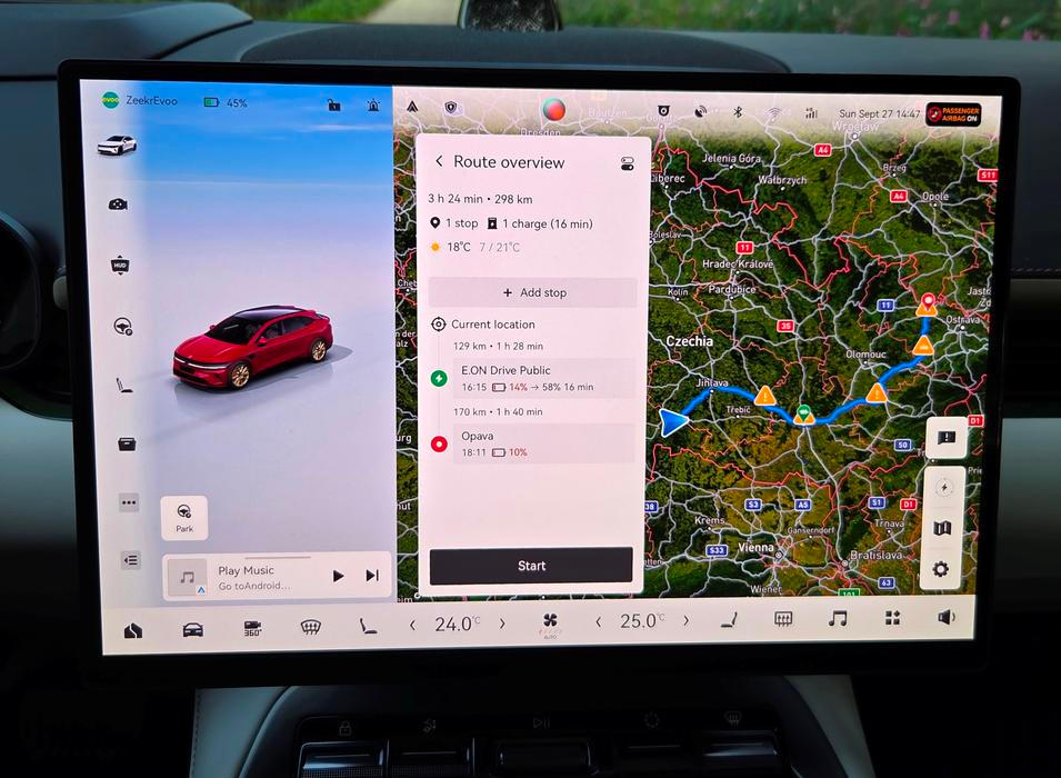 Vestavěná navigace dynamicky přepočítává dojezd a nabízí i možnosti nabíjení.