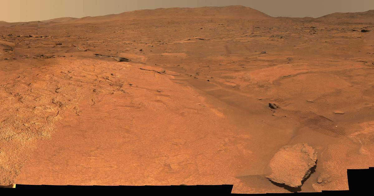 Mars stále překvapuje. Vědci našli na jednom místě vodu ve třech podobách. Byl v ní život?