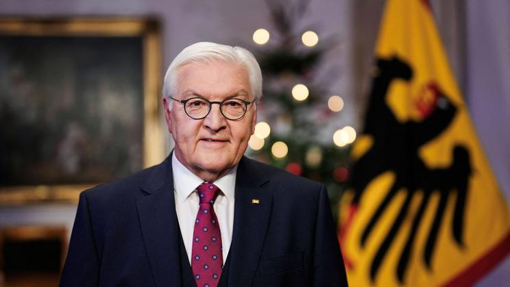 Německý prezident Frank-Walter Steinmeier v projevu varoval před rozkolem ve společnosti a dezinformační kampaní.