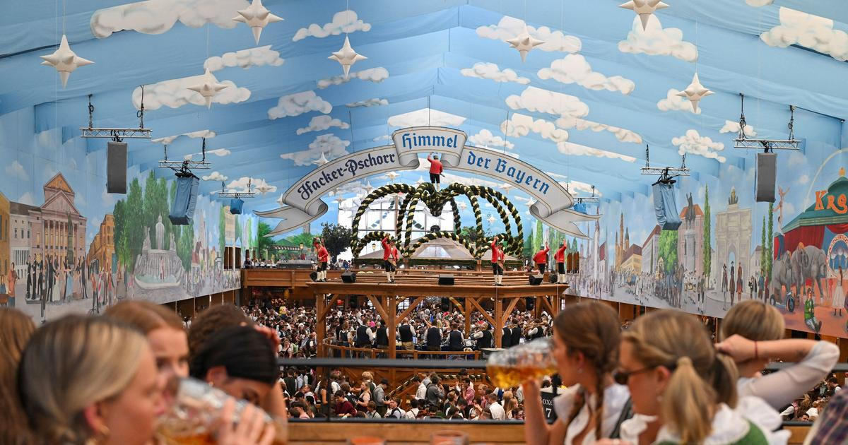 Oktoberfest chrání ženy před voyeury: provozovatelka atrakce rozdává šortky pod sukně