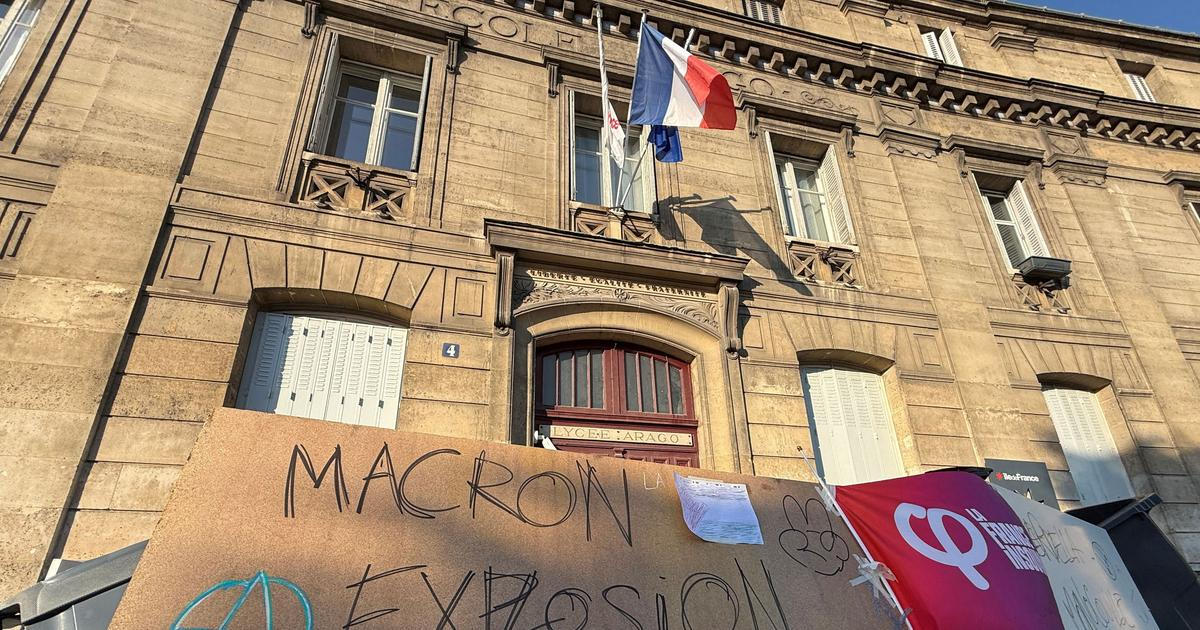 Francie kvůli protestům středoškoláků v pondělí zavře 500 škol