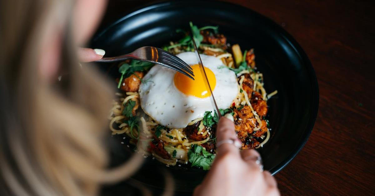 Jedli jen maso, vejce a máslo. Zhubli, pak ale vědci narazili na problém, který není vidět hned