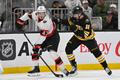 Bostonský útočník Pavel Zacha (18) a Tyler Kleven (43) z Ottawy v zápase NHL Boston - Ottawa 