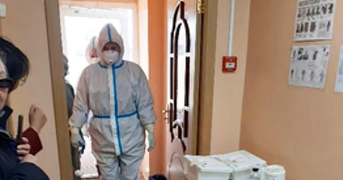 Ruská morová panika vrcholí. Lidé šíří zavádějící videa, úřady svalují kontroly na covid
