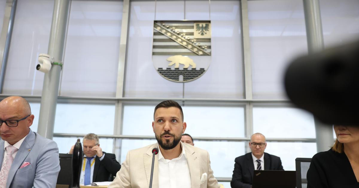 V sále panovalo ticho: Politik z AfD poprvé stanul v čele parlamentu
