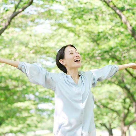 Japonská chůze není jen trend. Studie ukázala její vliv na tlak, BMI i zpracování cukru.