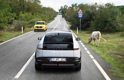Hyundai uvádí na český trh nový malý elektromobil Ioniq 3, s nímž jsme se poprvé měli možnost seznámit na cestách v Turecku.