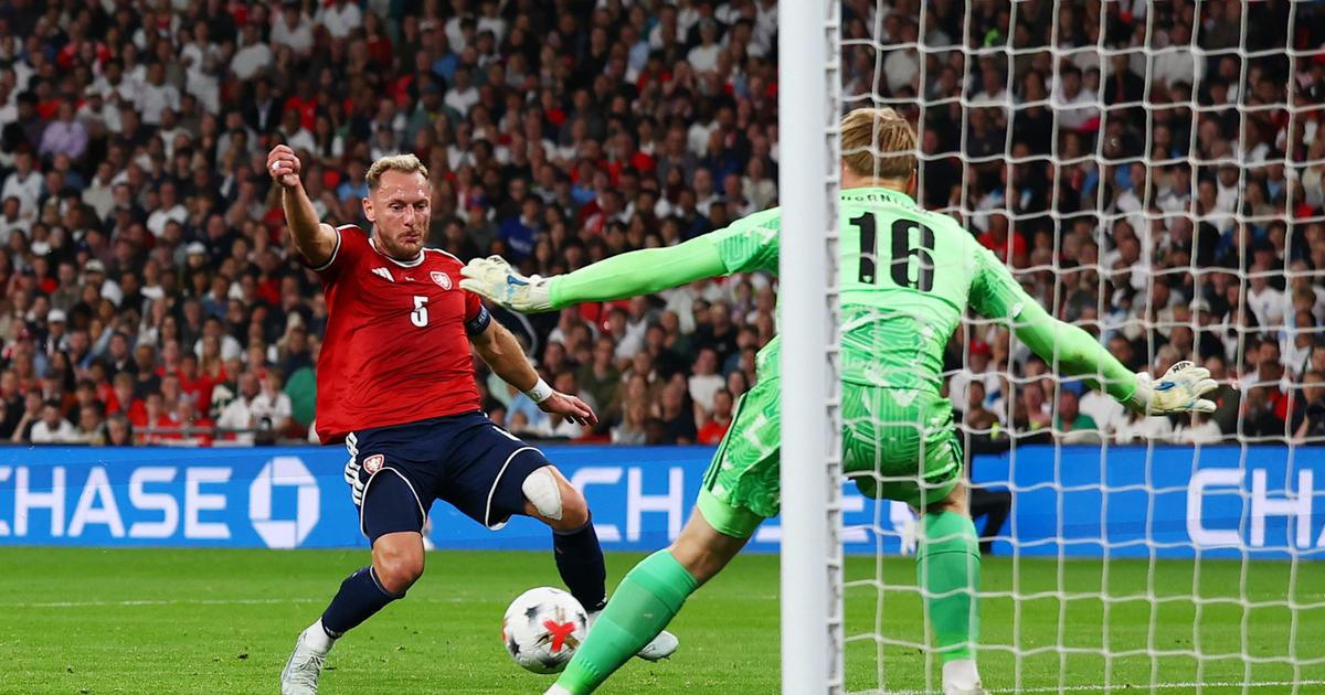 Angličané cupují Coufala. Komické, vysmál se mu celý stadion, píšou o nešťastníkovi