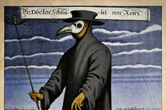 Takzvaný morový doktor v ochranném oděvu s typickou zobákovitou maskou.