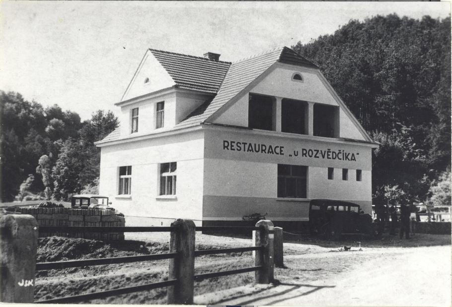 Hostinec U Rozvědčíka na dobové fotografii.