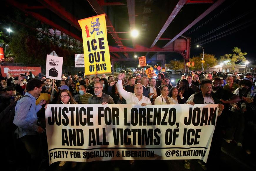 Agent imigračního úřadu v New Yorku postřelil muže, který jel v autě s dítětem