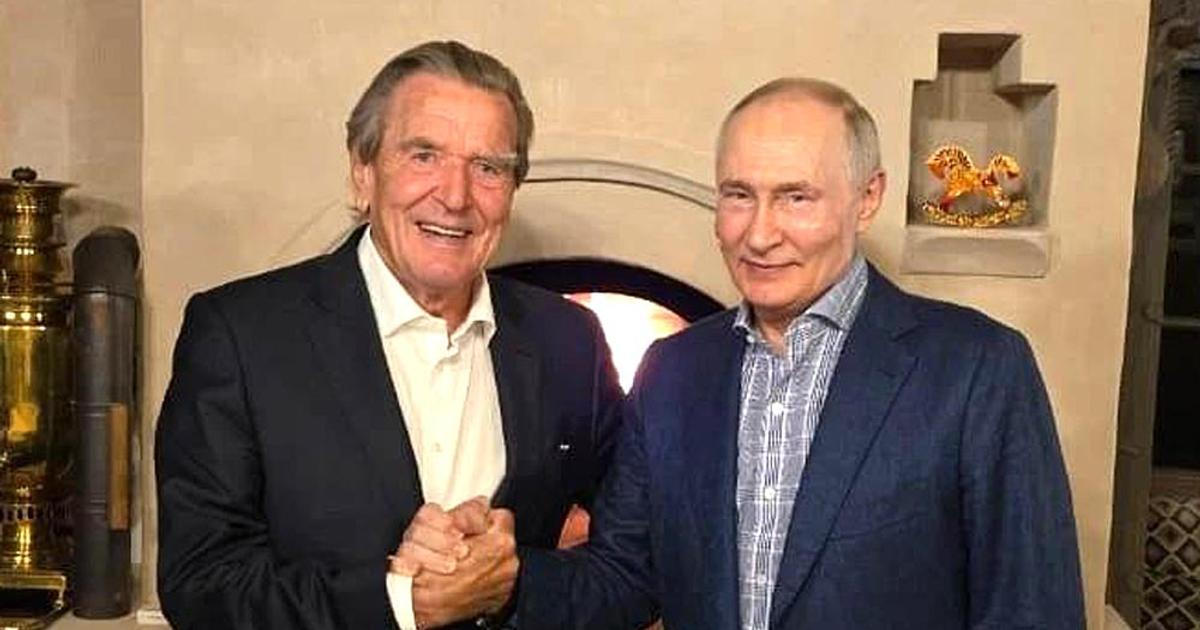 Putin dostal nečekaného gratulanta z Německa. Starý přítel dorazil na narozeninovou oslavu