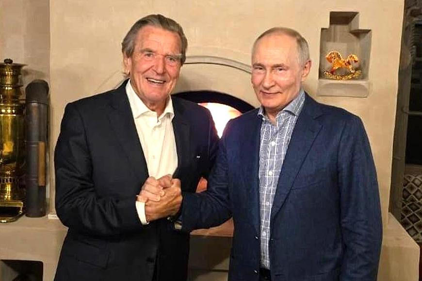 Putin dostal nečekaného gratulanta z Německa. Starý přítel dorazil na narozeninovou oslavu
