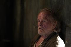 Nick Nolte hraje ve filmu Doznání jednoho z vězňů.