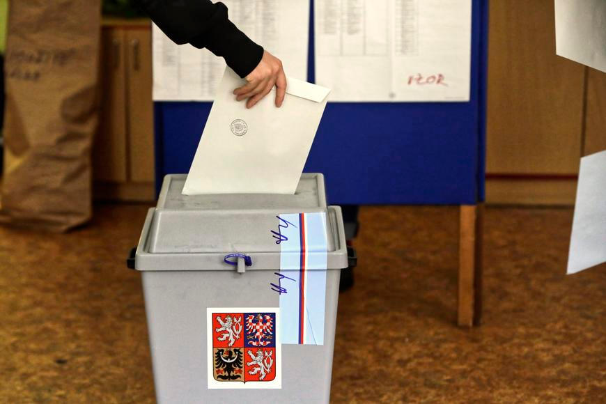 Komunální a senátní volby pokračují druhým dnem, volit se může do 14 hodin