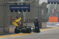 Havárie George Russella v Mercedersu ve sprintu v rámci Velké ceny Singapuru F1 2026