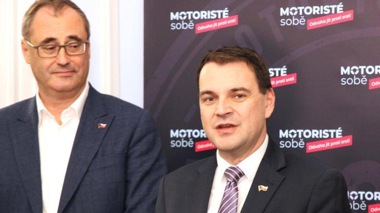 Petr Macinka a Boris Šťastný se rozhodli, že podpoří Motoristy v hlavním městě. Ani to ale straně na magistrát nepomohlo.