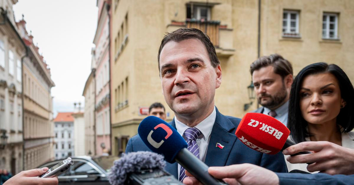 Rozpaky u Motoristů. Macinkova dvojitá kandidatura nevyšla, propadli i další lídři