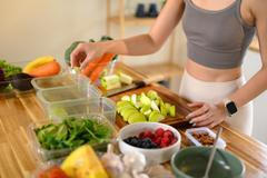 Closeup,Of,A,Woman,Hand,Placing,Freshly,Cut,Fruits,And