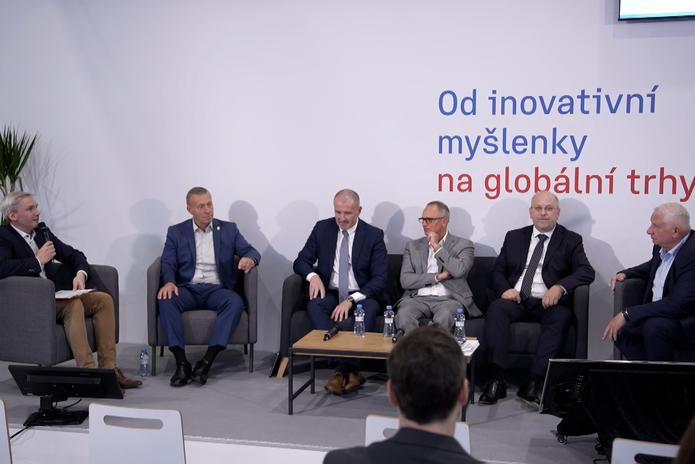 Debata Ekonomu: Drahé energie, regulace a chybějící lidé