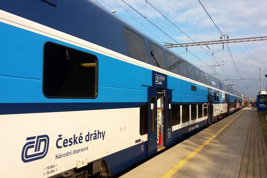 Stevardi místo části vlakvedoucích. České dráhy chtějí ušetřit, odbory mají obavy