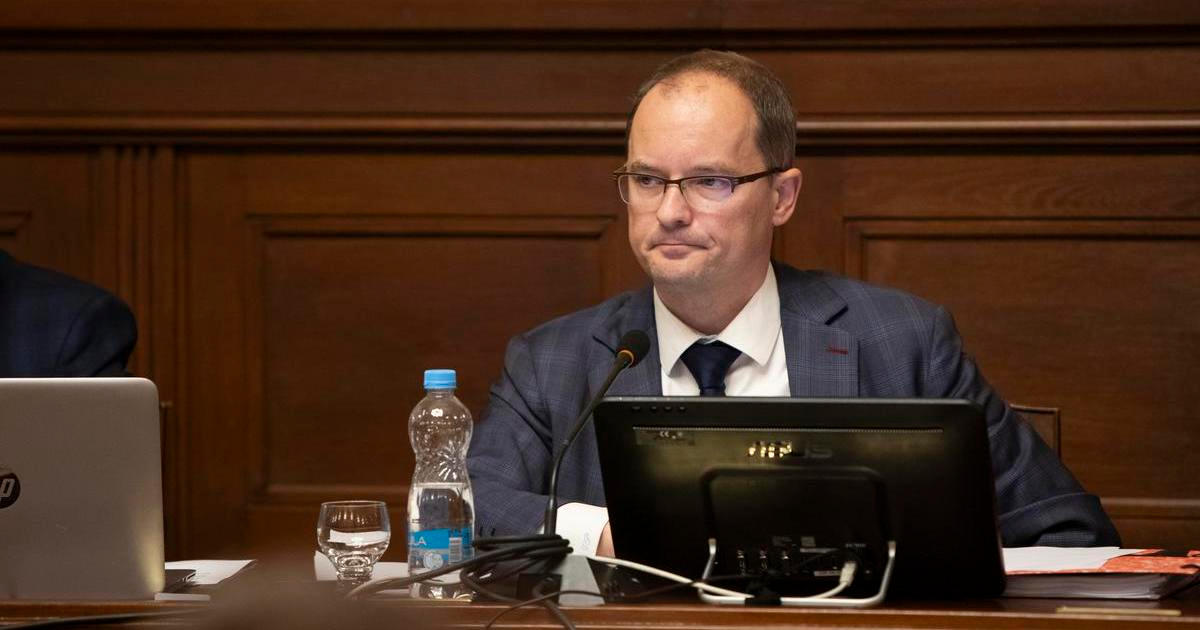 „Mám teď zdravotní problémy.“ Poslanec Pikora skončil v nemocnici