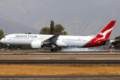 Qantas,Boeing,787,Dreamliner,Right,On,Its,Touching,Down,|