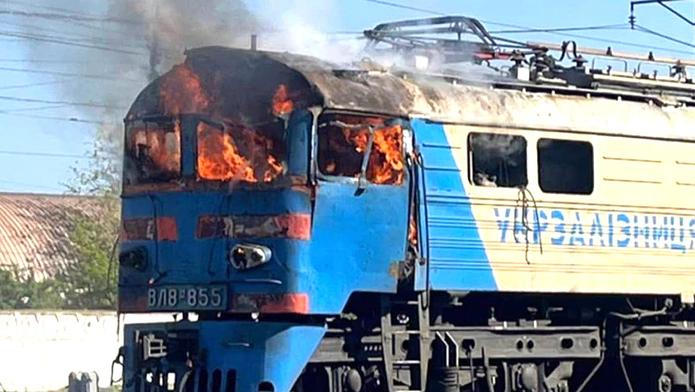 Ruské útoky již poškodily téměř 500 ukrajinských lokomotiv