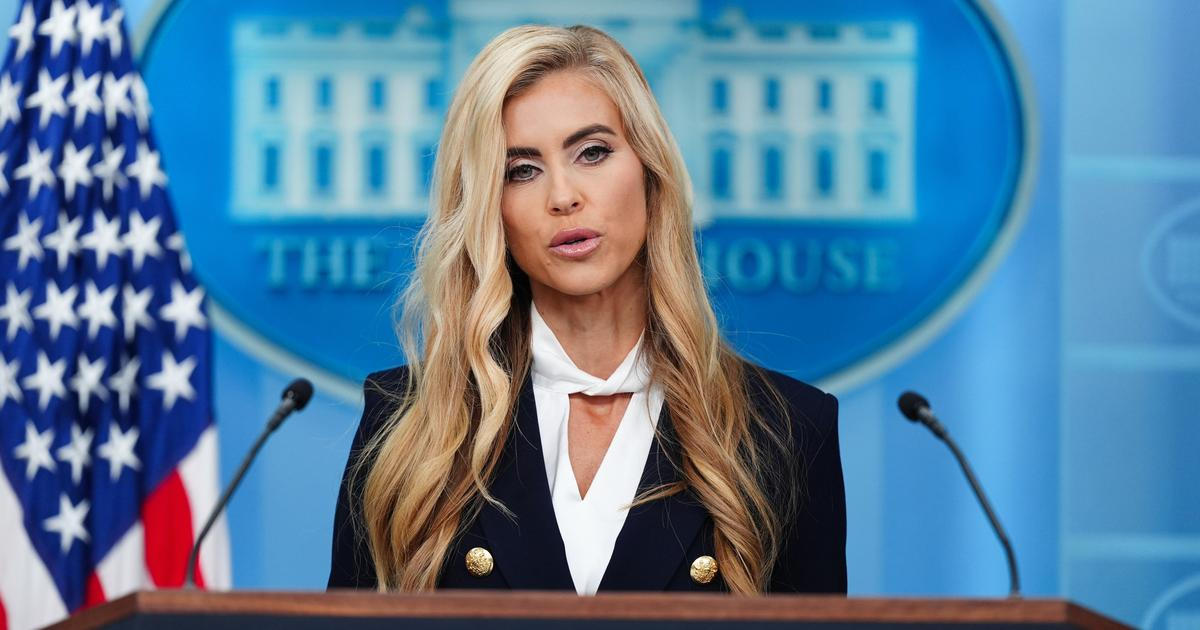 Spletla si Trumpa s manželem. Horší to být nemohlo, smějí se nové mluvčí Bílého domu