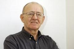Český novinář a spisovatel Rudolf Křesťan byl známý svými fejetony. Jeho dílo je též řazeno k humoristické literatuře.