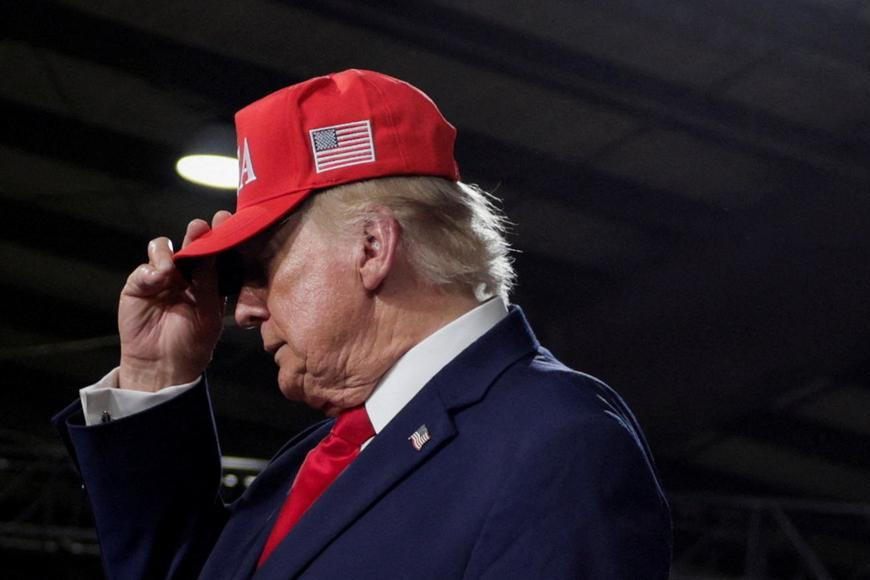Trump brousí nože na brutální střet, míní expert. Stojí za ním Rusové?
