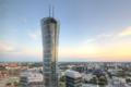 Varšavský komplex Warsaw Spire tvoří hlavní věž vysoká 220 metrů a dvě nižší kancelářské budovy. Hlavní věž je druhou nejvyšší budovou ve Varšavě i v Polsku.