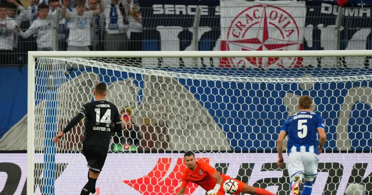 Skóre Leverkusenu přišel otevřít náhradník Schick. Šulc vytasil gólovou patičku