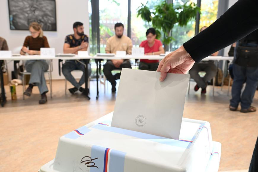 V Česku v pátek začne druhé kolo senátních voleb, vzejde z nich 22 senátorů