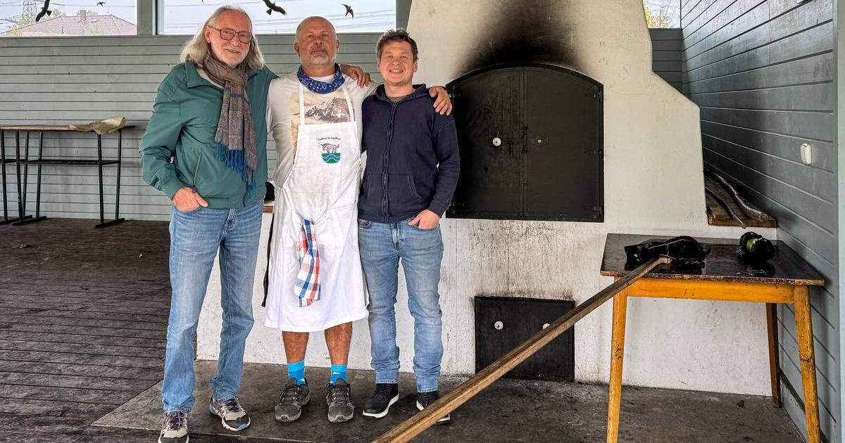 Chleba z obecní pece chutná líp než z obchodu. Dobrovolníci tu pečou stovky housek