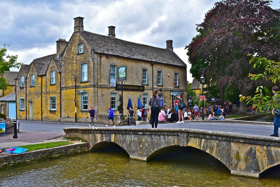 Bourton-on-the-water,,Gloucestershire,/,England,-8/5/2020:,A,View,Across,The,River