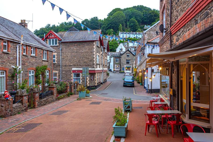 Lynton,,England,,July,19,,2025:,Commercial,Street,In,Central,Lynton