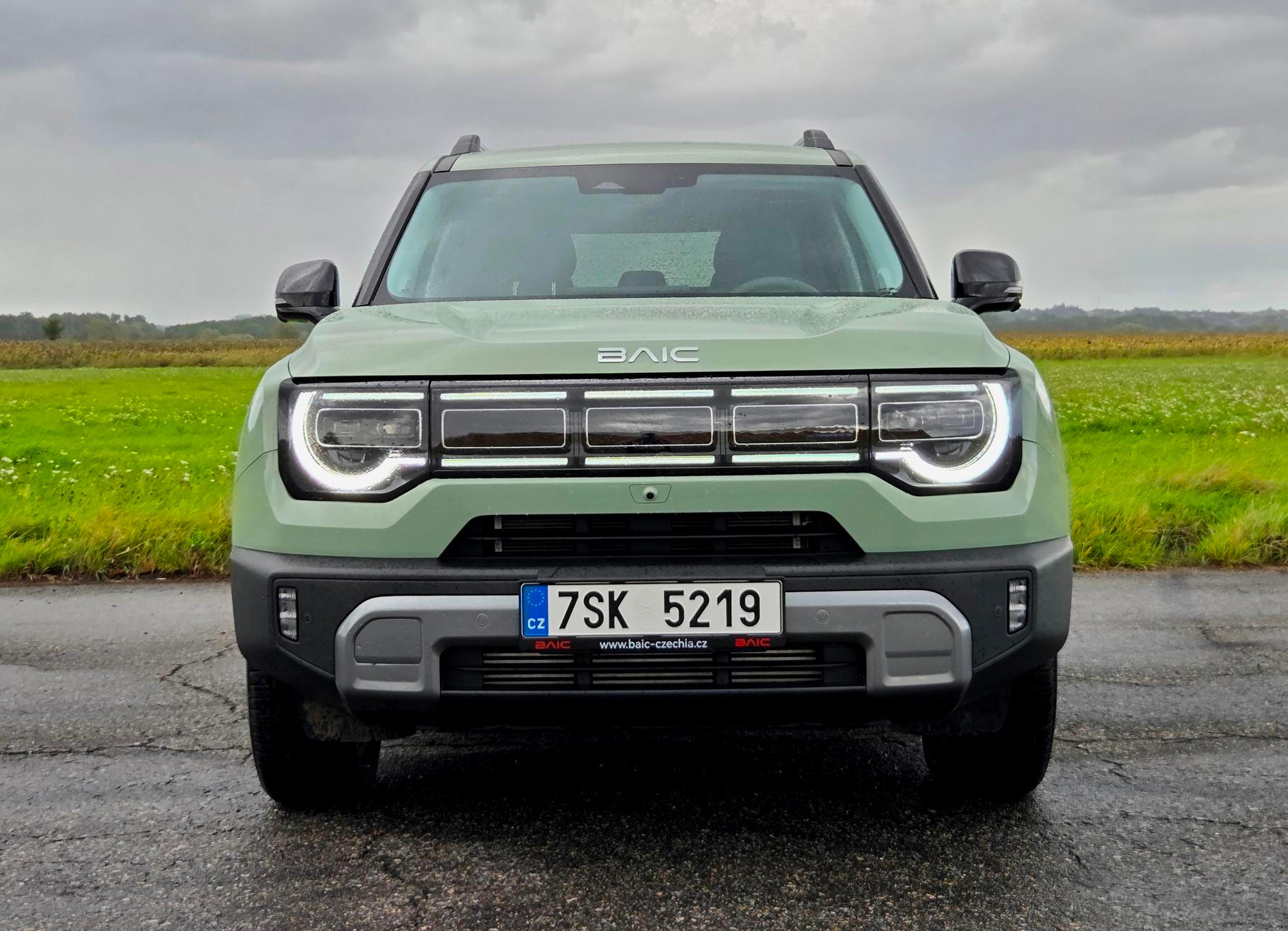 Neznámé SUV boří zažité pořádky. BAIC BJ30 se divočiny nebojí, nepípá a ...