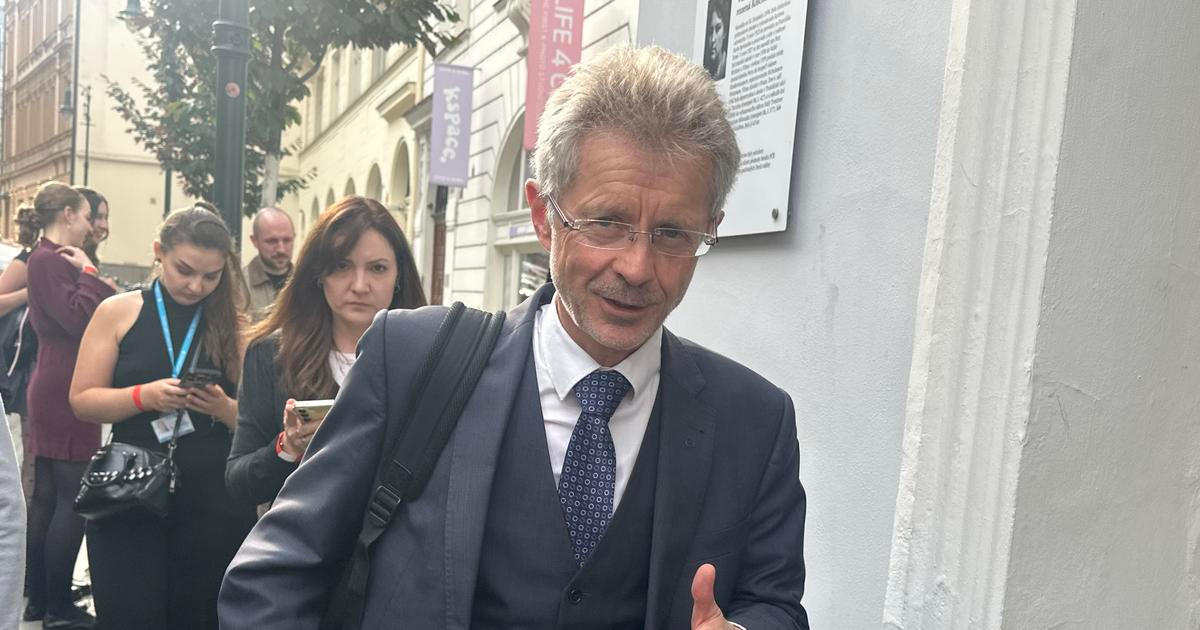 „Porazili jsme ikonu Starostů.“ Jak se šéf Senátu Vystrčil radoval z porážky Dvořáka ze STAN